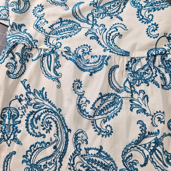 Alice + Olivia Blue White Paisley Mini Dress Size 6 | Ruffle Hem Summer Vacation - Picture 15 of 16
